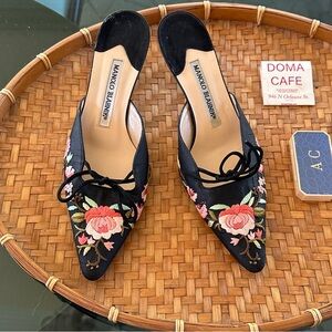 Vintage Manolo Blahnik Mules Embroidered With Flowers 36